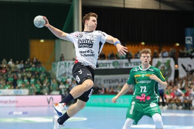 Handball DAIKIN HBL: SC DHfK Leipzig - SG Flensburg-Handewitt; 04.10.2025 Lukas Jörgensen (25, SG Flensburg-Handewitt) im Wurf. Handball, DAIKIN HBL, 1. Bundesliga, Saison 2025 2026, 7. Spieltag: SC DHfK Leipzig vs. SG Flensburg-Handewitt am 04.10.2025 in der Quarterback Immobilien Arena Leipzig. Copyright: xBEAUTIFULxSPORTS JanxKaeferx