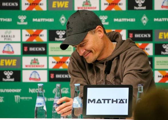 Deutschland: Fussball Bundesliga 2025 26, 6. Spieltag - SV Werder Bremen vs FC St.Pauli - Weserstadion-Stadion (Bremen): Pressekonferenz des Trainers Alexander Blessin (Trainer, FC St. Pauli) Bremen Copyright: xAymanxAlahmedx