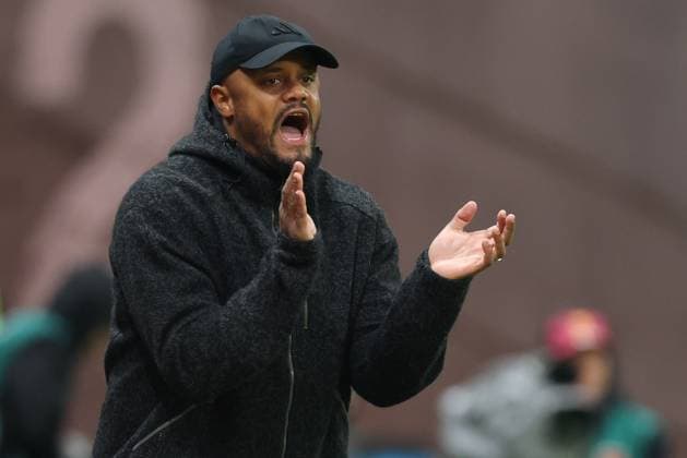 Eintracht Frankfurt - FC Bayern München, 1. FBL Trainer Vincent Kompany (Bayern München). Bundesligaspiel zwischen Eintracht Frankfurt und dem FC Bayern München am 4. Oktober 2025 im Deutsche Bank Park in Frankfurt am Main., Frankfurt am Main Hessen Deutschland Deutsche Bank Park