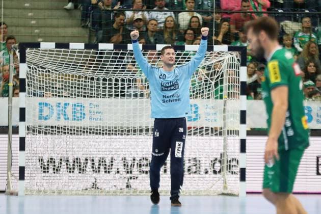 Handball DAIKIN HBL: SC DHfK Leipzig - SG Flensburg-Handewitt; 04.10.2025 Jubel bei Torwart Kevin Möller (20, SG Flensburg-Handewitt). Handball, DAIKIN HBL, 1. Bundesliga, Saison 2025 2026, 7. Spieltag: SC DHfK Leipzig vs. SG Flensburg-Handewitt am 04.10.2025 in der Quarterback Immobilien Arena Leipzig. Copyright: xBEAUTIFULxSPORTS JanxKaeferx