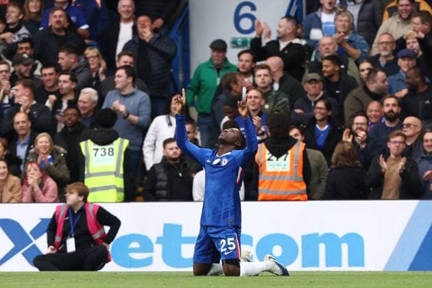 Chelsea v Liverpool Premier League 04 10 2025. GOAL 1-0 MoisÃ s Caicedo of Chelsea scores a goal and celebrates during the Premier League match between Chelsea and Liverpool at Stamford Bridge, London, England on 4 October 2025. London Stamford Bridge Greater London England Editorial use only DataCo restrictions apply See www.football-dataco.com , Copyright: xPaulxPhelanx PSI-22980-0034