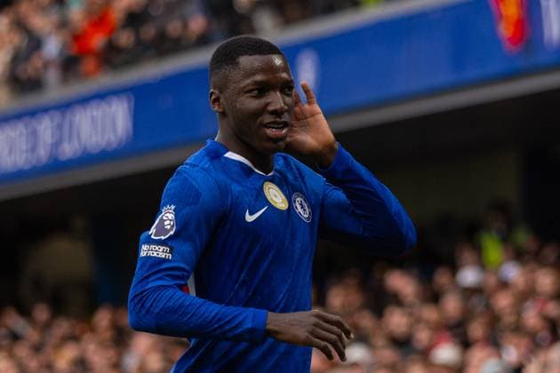 Football - FA Premier League - Chelsea FC v Liverpool FC LONDON, ENGLAND - Saturday, October 4, 2025: Chelsea s MoisÃ s Caicedo celebrates after scoring the first goal during the FA Premier League match between Chelsea FC and Liverpool FC at Stamford Bridge. (Photo by David Rawcliffe Propaganda) LONDON Stamford Bridge GREATER LONDON ENGLAND  Copyright: xDavidxRawcliffex P2025-10-04-Chelsea_Liverpool-58