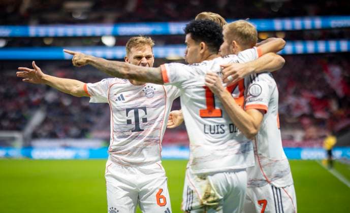 Frankfurt, Germany. 04th Oct 2025. Torjubel: Joshua Kimmich (FCB) Luis Diaz (FCB) Eintracht Frankfurt - FC Bayern München 04.10.2025