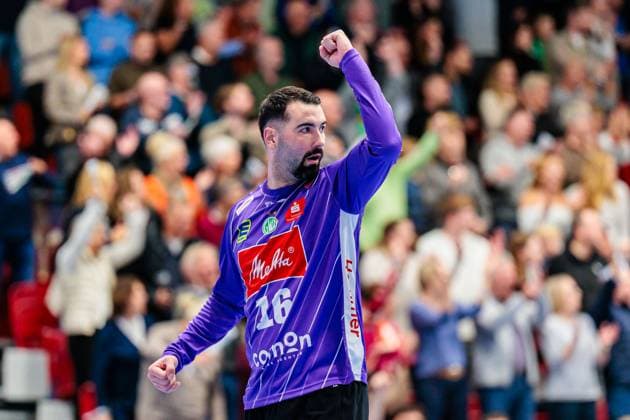Tibor Ivanisevic (GWD Minden, 16) jubelt freut sich GER, GWD Minden vs. TBV Lemgo Lippe, Handball, 1. Bundesliga, 7. Spieltag, Spielzeit 2025 2026, 04.10.2025 GER, GWD Minden vs. TBV Lemgo Lippe, Handball, 1. Bundesliga, 7. Spieltag, Spielzeit 2025 2026, 04.10.2025 Luebbecke Copyright: xEibner-Pressefoto JanxRollingerx EP_JSK