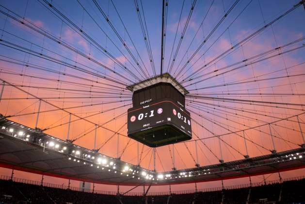Frankfurt, Germany. 04th Oct 2025. Videowürfel im Sonnenuntergang Eintracht Frankfurt - FC Bayern München 04.10.2025