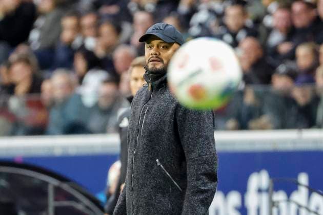 Vincent Kompany (FC Bayern München, Trainer) , Deutschland, Fussball, 1. Bundesliga, 6.Spieltag, 2025 2026, Eintracht Frankfurt vs. FC Bayern München, 04.10.2025, Deutsche-Bank-Park, Frankfurt am Main, Deutschland Frankfurt am Main Deutsche-Bank-Park Hessen Deutschland Copyright: xGrantxHubbsx