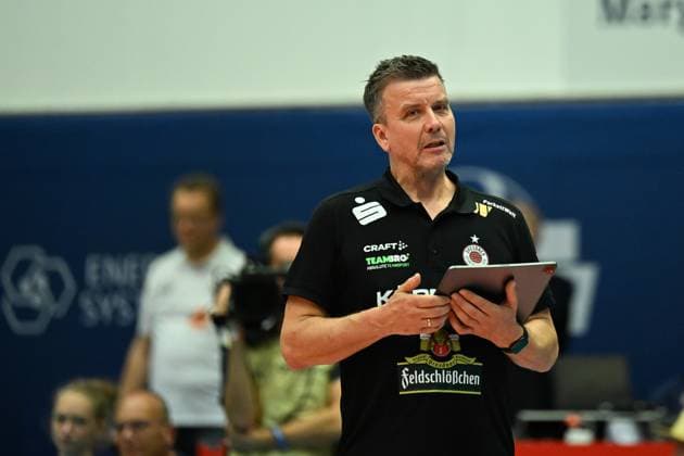 Alexander Waibl (Cheftrainer Dresdner SC) Dresdner SC vs. SSC Palmberg Schwerin, WT Energiesysteme Supercup, Volleyball Bundesliga Damen, Spielzeit 2025 2026, 04.10.2025 Dresdner SC vs. SSC Palmberg Schwerin, WT Energiesysteme Supercup, Volleyball Bundesliga Damen, Spielzeit 2025 2026, 04.10.2025 Dresden Copyright: xEibner-Pressefoto xHoepnerx EP_PHR