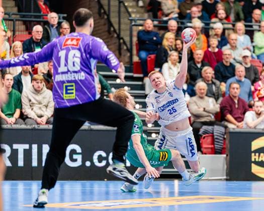 v.l. Tibor Ivanisevic (GWD Minden, 16), Florian Kranzmann (GWD Minden, 05), Niels Gerardus Versteijnen (TBV Lemgo Lippe, 25) GER, GWD Minden vs. TBV Lemgo Lippe, Handball, 1. Bundesliga, 7. Spieltag, Spielzeit 2025 2026, 04.10.2025 GER, GWD Minden vs. TBV Lemgo Lippe, Handball, 1. Bundesliga, 7. Spieltag, Spielzeit 2025 2026, 04.10.2025 Luebbecke Copyright: xEibner-Pressefoto JanxRollingerx EP_JSK