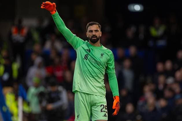 Football - FA Premier League - Chelsea FC v Liverpool FC LONDON, ENGLAND - Saturday, October 4, 2025: Liverpool s goalkeeper Giorgi Mamardashvili during the FA Premier League match between Chelsea FC and Liverpool FC at Stamford Bridge. (Photo by David Rawcliffe Propaganda) LONDON Stamford Bridge GREATER LONDON ENGLAND  Copyright: xDavidxRawcliffex P2025-10-04-Chelsea_Liverpool-92
