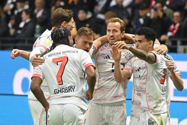 Torjubel v.li: by7,Leon GORETZKA (Bayern Muenchen),Joshua KIMMICH (Bayern Muenchen) Harry KANE (Bayern Muenchen),Konrad LAIMER (Bayern Muenchen),Torschuetze Luis DIAZ (Bayern Muenchen) nach Tor zum 0-1, Jubel,Freude,Begeisterung,Aktion, Fussball 1. Bundesliga Saison 2025 2026, 6.Spieltag, Spieltag06 Eintracht Frankfurt - FC Bayern Muenchen am 04.10.2025 DEUTSCHE BANK PARK
