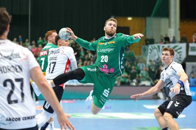Handball DAIKIN HBL: SC DHfK Leipzig - SG Flensburg-Handewitt; 04.10.2025 William Bogojevic (20, SC DHfK Leipzig) beim Wurf. Handball, DAIKIN HBL, 1. Bundesliga, Saison 2025 2026, 7. Spieltag: SC DHfK Leipzig vs. SG Flensburg-Handewitt am 04.10.2025 in der Quarterback Immobilien Arena Leipzig. Copyright: xBEAUTIFULxSPORTS JanxKaeferx