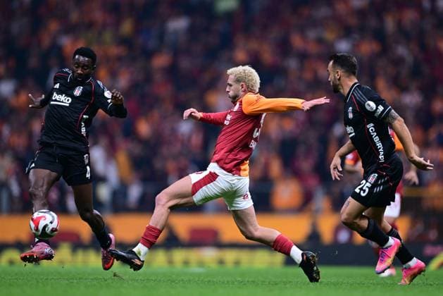 Galatasaray v Besiktas - Turkish Super Lig ISTANBUL, TURKIYE - OCTOBER 04: Baris Alper Yilmaz of Galatasaray in action during Turkish Super Lig match between Galatasaray and Besiktas at RAMS Park in Istanbul, Turkiye on October 04, 2025. Abdulhamid Hosbas Anadolu Istanbul Turkey. Editorial use only. Please get in touch for any other usage.  Copyright: x2025xAnadoluxAbdulhamidxHosbasx