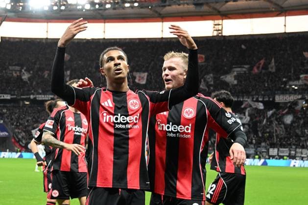04.10.2025, xsltx, Fussball 1.Bundesliga, Eintracht Frankfurt - FC Bayern München v.l. Torjubel nach dem vermeintlichen Tor zum celebrating the goal celebrate 1:1 Jean-Matteo Bahoya (Eintracht Frankfurt) (DFL DFB REGULATIONS PROHIBIT ANY USE OF PHOTOGRAPHS as IMAGE SEQUENCES and or QUASI-VIDEO) Frankfurt am Main