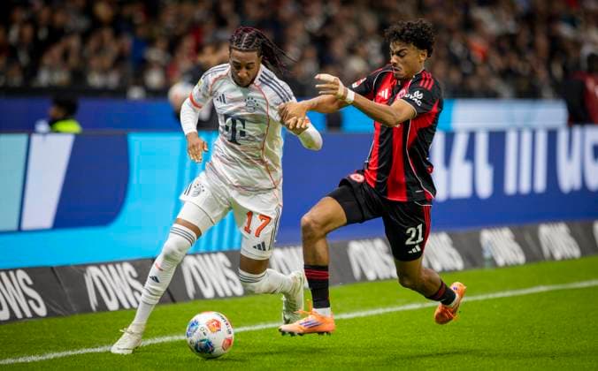Frankfurt, Germany. 04th Oct 2025. Michael Olise (FCB) Nathaniel Brown (FRA) Eintracht Frankfurt - FC Bayern München 04.10.2025