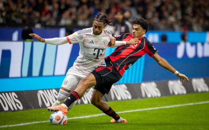 Frankfurt, Germany. 04th Oct 2025. Michael Olise (FCB) Nathaniel Brown (FRA) Eintracht Frankfurt - FC Bayern München 04.10.2025