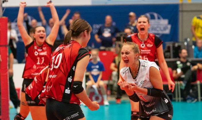 4.10.2025, Volleyball, Frauen, VBL, 1. VBL, 1. Volleyball-Bundesliga, Saison 2025 2026, Superchp-Finale, Dresdner SC - SSC Palmberg Schwerin, Die Spielerinnen des Dresdner SC bejubeln den Sieg im Supercup. Dresden Margon Arena Sachsen Deutschland