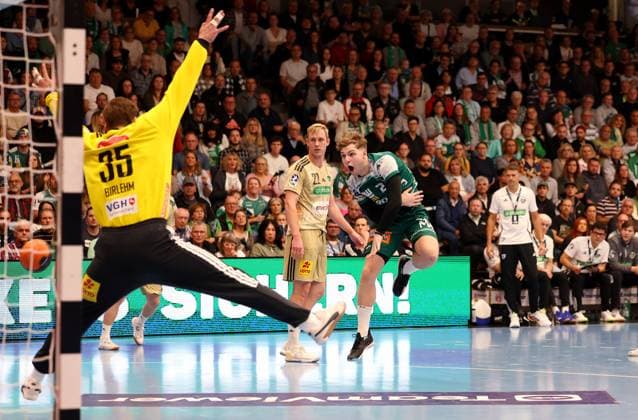 BAU 04.10.2025 Göppingen Handball Frisch Auf Göppingen vs. TSV Hannover-Burgdorf, v.l. Joel Birlehm (Hannover), Franko Lastro (Göppingen)