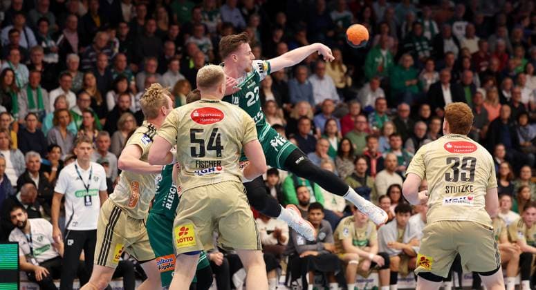 BAU 04.10.2025 Göppingen Handball Frisch Auf Göppingen vs. TSV Hannover-Burgdorf, Erik Persson (Göppingen, Mitte)