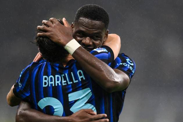 FC Internazionale v US Cremonese - Serie A Nicolo Barella of FC Internazionale celebrates with Ange-Yoan Bonny of FC Internazionale after scoring a goal during the Serie A football match between FC Internazionale and US Cremonese. Milan Italy Copyright: xNicolòxCampox