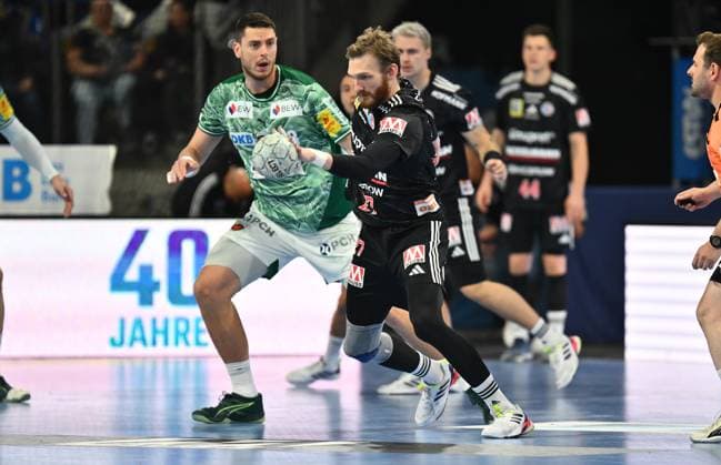 04.10.2025 - Handball - 1. Bundesliga DAIKIN HBL - Saison 2025 2026 - 07. Spieltag: HC Erlangen Metropolregion Nürnberg HCE - Füchse Berlin - - xwoxzix - Mijajlo Marsenic (93, Füchse Berlin ) Antonio Metzner (27, HC Erlangen HCE )