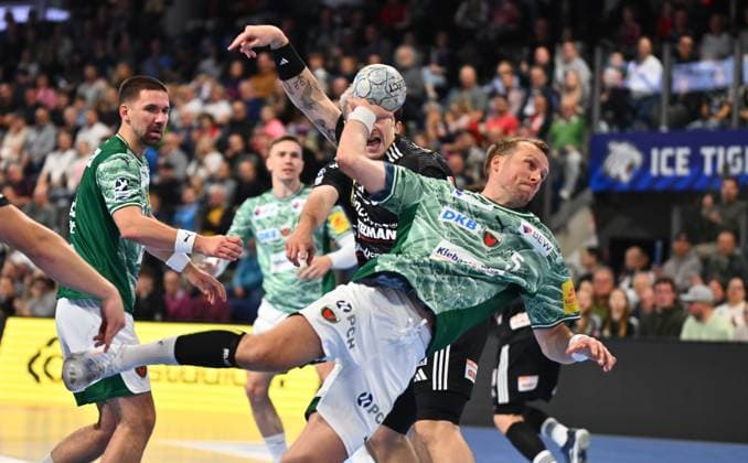 Sport Bilder des Tages 04.10.2025 - Handball - 1. Bundesliga DAIKIN HBL - Saison 2025 2026 - 07. Spieltag: HC Erlangen Metropolregion Nürnberg HCE - Füchse Berlin - - xwoxzix - Max Darj (5, Füchse Berlin )