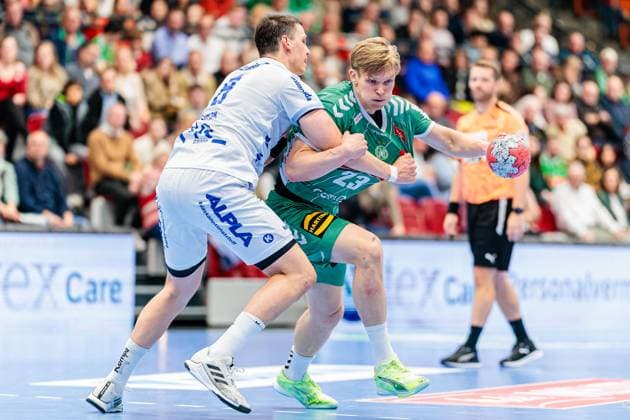 v.l. Karolis Antanavicius (GWD Minden, 08), Niclas Benedict Heitkamp (GWD Minden, 23) im Zweikampf GER, GWD Minden vs. TBV Lemgo Lippe, Handball, 1. Bundesliga, 7. Spieltag, Spielzeit 2025 2026, 04.10.2025 GER, GWD Minden vs. TBV Lemgo Lippe, Handball, 1. Bundesliga, 7. Spieltag, Spielzeit 2025 2026, 04.10.2025 Luebbecke Copyright: xEibner-Pressefoto JanxRollingerx EP_JSK
