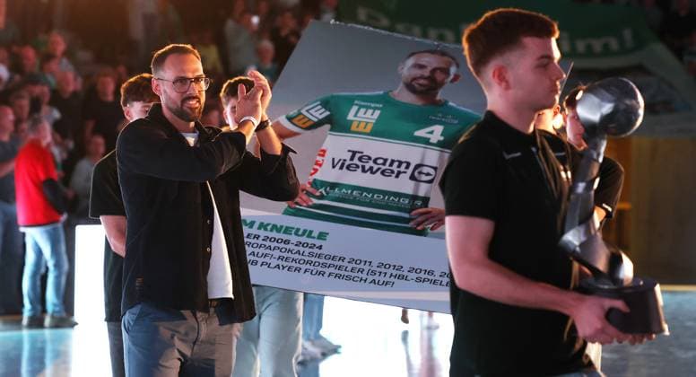 BAU 04.10.2025 Göppingen Handball Frisch Auf Göppingen vs. TSV Hannover-Burgdorf, Tim Kneule wird in die Hall of fame aufgenommen