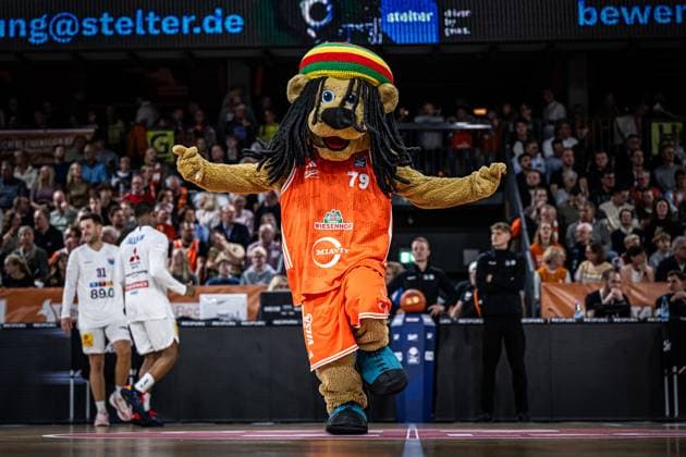 1. Basketball Bundesliga, easyCredit BBL, Saison 2025 2026, Herren, Hauptrunde, 3. Spieltag, 04.10.2025, RASTA Vechta - SYNTAINICS MBC Bob (Maskottchen - RASTA Vechta) vor der Partie Vechta RASTA Dome Niedersachsen Deutschland