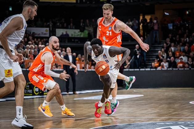 1. Basketball Bundesliga, easyCredit BBL, Saison 2025 2026, Herren, Hauptrunde, 3. Spieltag, 04.10.2025, RASTA Vechta - SYNTAINICS MBC Khyri Thomas ( 0 - SYNTAINICS MBC) in Aktion Vechta RASTA Dome Niedersachsen Deutschland