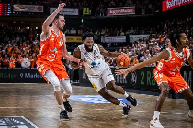 1. Basketball Bundesliga, easyCredit BBL, Saison 2025 2026, Herren, Hauptrunde, 3. Spieltag, 04.10.2025, RASTA Vechta - SYNTAINICS MBC RJ Gunn ( 21 - SYNTAINICS MBC) in Aktion Vechta RASTA Dome Niedersachsen Deutschland