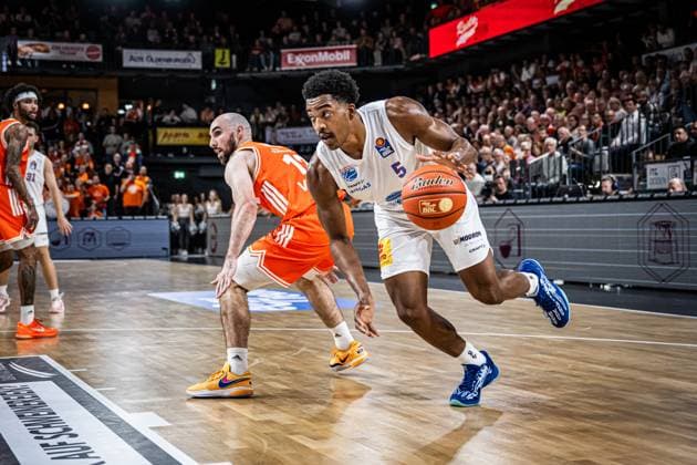1. Basketball Bundesliga, easyCredit BBL, Saison 2025 2026, Herren, Hauptrunde, 3. Spieltag, 04.10.2025, RASTA Vechta - SYNTAINICS MBC Marcus Foster ( 5 - SYNTAINICS MBC) in Aktion Vechta RASTA Dome Niedersachsen Deutschland