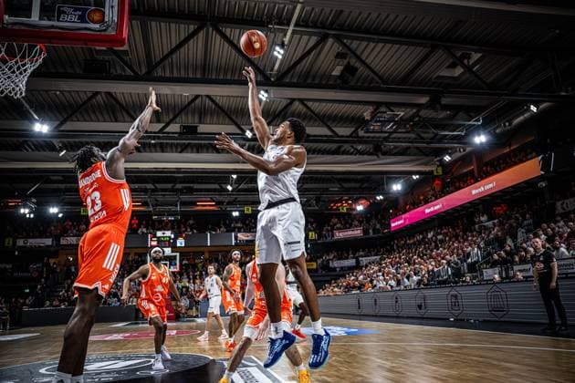 1. Basketball Bundesliga, easyCredit BBL, Saison 2025 2026, Herren, Hauptrunde, 3. Spieltag, 04.10.2025, RASTA Vechta - SYNTAINICS MBC Marcus Foster ( 5 - SYNTAINICS MBC) beim Korbleger Vechta RASTA Dome Niedersachsen Deutschland