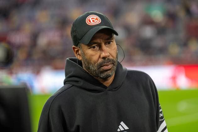 03.10.2025, Fussball: 2. Bundesliga, Saison 2025 2026, 08. Spieltag, Fortuna Duesseldorf - 1. FC Nuernberg in der Merkur-Spiel Arena in Duesseldorf. Daniel Thioune (Fortuna Duesseldorf, Cheftrainer) ist bereit fuer das Interview. Wichtiger Hinweis: Gemaess den Vorgaben der DFL Deutsche Fussball Liga bzw. des DFB Deutscher Fussball-Bund ist es untersagt, in dem Stadion und oder vom Spiel angefertigte Fotoaufnahmen in Form von Sequenzbildern und oder videoaehnlichen Fotostrecken zu verwerten bzw. verwerten zu lassen. Foto: Kirchner-Media Thomas Haesler *** 03 10 2025, Soccer 2 Bundesliga, Season 2025 2026, 08 Matchday, Fortuna Duesseldorf 1 FC Nuremberg in the Merkur Spiel Arena in Duesseldorf Daniel Thioune Fortuna Duesseldorf, Head Coach is ready for the interview Important note According to the regulations of the DFL German Football League or the DFB German Football Association it is prohibited, to utilize or have utilized photographs taken in the stadium and or of the match in the form of sequential images and or video-like photo series Foto Kirchner Media Thomas Haesler Copyright: xKirchner-Media ThomasxHaeslerx