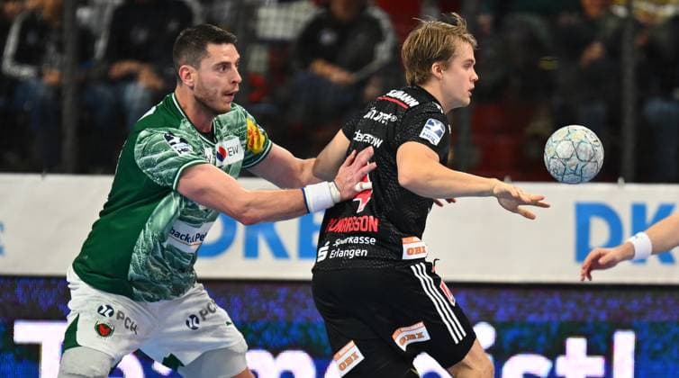 04.10.2025 - Handball - 1. Bundesliga DAIKIN HBL - Saison 2025 2026 - 07. Spieltag: HC Erlangen Metropolregion Nürnberg HCE - Füchse Berlin - - xwoxzix - Mijajlo Marsenic (93, Füchse Berlin ) Andri Mar Runarsson (4, HC Erlangen HCE )
