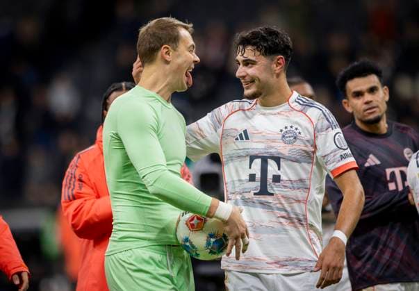 Frankfurt, Germany. 04th Oct 2025. Schlussjubel: Manuel Neuer (FCB) Aleksandar Pavlovic (FCB) Eintracht Frankfurt - FC Bayern München 04.10.2025