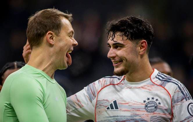 Sport Bilder des Tages Frankfurt, Germany. 04th Oct 2025. Schlussjubel: Manuel Neuer (FCB) Aleksandar Pavlovic (FCB) Eintracht Frankfurt - FC Bayern München 04.10.2025 *** Frankfurt, Germany 04th Oct 2025 Final cheer Manuel Neuer FCB Aleksandar Pavlovic FCB Eintracht Frankfurt FC Bayern München 04 10 2025