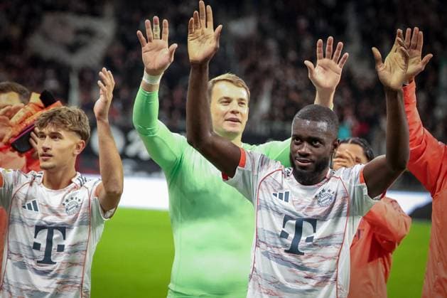 Jubel bei Tom Bischof 20 (FC Bayern Muenchen), Manuel Neuer 1 (FC Bayern Muenchen) iund Dayot Upamecano 2 (FC Bayern Muenchen) nach dem Sieg, Eintracht Frankfurt vs. FC Bayern Muenchen, DFL, Bundesliga, Saison 2025 2026, Deutsche Bank Park, Hinrunde, 6. Spieltag, 04.10.2025 DFB regulations prohibit any use of photographs as image sequences and or quasi-video Frankfurt Hessen Deutschland