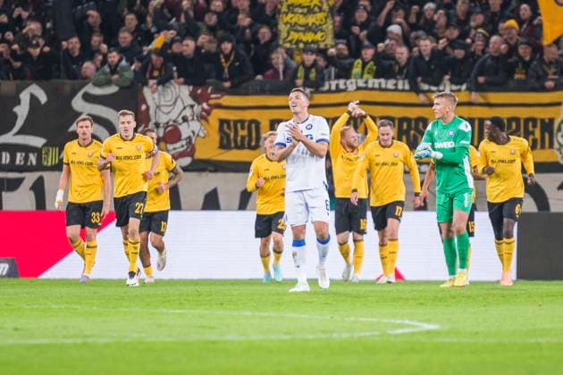 04.10.2025, xomx, Fussball 2.Bundesliga, Dynamo Dresden - Karlsruher SC v.l. jubelt, Torjubel, Tor, Goal, Jubel, Freude, freuen zum 1:0. (DFL DFB REGULATIONS PROHIBIT ANY USE OF PHOTOGRAPHS as IMAGE SEQUENCES and or QUASI-VIDEO) Dresden