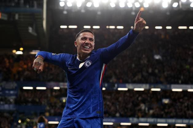 London, England, 4th October 2025. Enzo Fernandez of Chelsea celebrates after Estevao (not pictured) of Chelsea scores to make it 2-1 during the Chelsea vs Liverpool Premier League match at Stamford Bridge, London. Picture credit should read: Paul Terry Sportimage EDITORIAL USE ONLY. No use with unauthorised audio, video, data, fixture lists, club league logos or live services. Online in-match use limited to 120 images, no video emulation. No use in betting, games or single club league player publications. SPI_049_PT_Chelsea_Liverpool SPI-4196-0049
