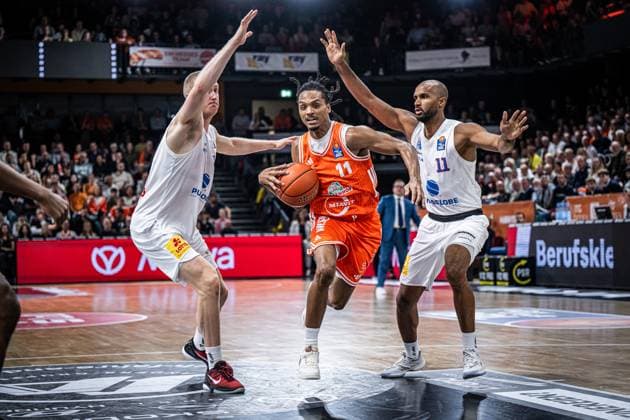 Sport Bilder des Tages 1. Basketball Bundesliga, easyCredit BBL, Saison 2025 2026, Herren, Hauptrunde, 3. Spieltag, 04.10.2025, RASTA Vechta - SYNTAINICS MBC Alonzo Verge ( 11 - RASTA Vechta) in Aktion Vechta RASTA Dome Niedersachsen Deutschland *** 1 Basketball Bundesliga, easyCredit BBL, Season 2025 2026, Men, Main Round, Matchday 3, 04 10 2025, RASTA Vechta SYNTAINICS MBC Alonzo Verge 11 RASTA Vechta in action Vechta RASTA Dome Lower Saxony Germany
