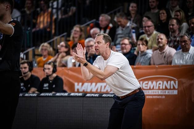 1. Basketball Bundesliga, easyCredit BBL, Saison 2025 2026, Herren, Hauptrunde, 3. Spieltag, 04.10.2025, RASTA Vechta - SYNTAINICS MBC Christian Held (Head-Coach - RASTA Vechta) während der Partie Vechta RASTA Dome Niedersachsen Deutschland