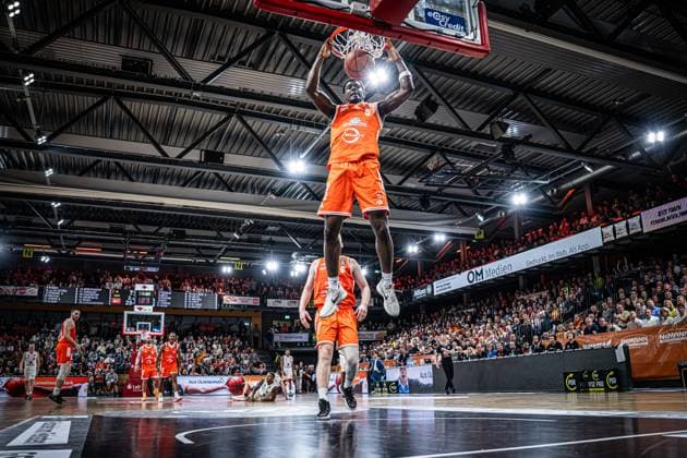 1. Basketball Bundesliga, easyCredit BBL, Saison 2025 2026, Herren, Hauptrunde, 3. Spieltag, 04.10.2025, RASTA Vechta - SYNTAINICS MBC TJ Bamba ( 5 - RASTA Vechta) beim Dunk Vechta RASTA Dome Niedersachsen Deutschland