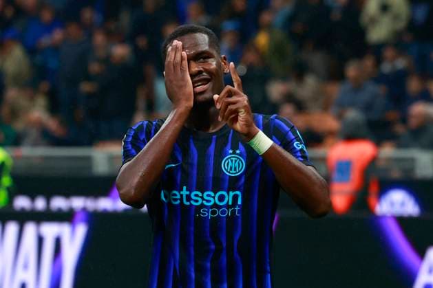 FC Internazionale v US Cremonese - Serie A Ange-Yoan Bonny celebrates the goal during the Serie A match between FC Internazionale and US Cremonese in Milano, Italy, on October 4, 2025, at Giuseppe Meazza stadium Milano Milano Italy  Copyright: xMairoxCinquettix originalFilename:cinquetti-fcintern251004_npmxi.jpg
