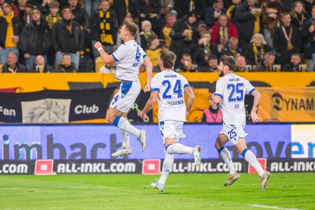 04.10.2025, xomx, Fussball 2.Bundesliga, Dynamo Dresden - Karlsruher SC v.l. jubelt, Torjubel, Tor, Goal, Jubel, Freude, freuen zum 1:1. Nicolai Rapp (Karlsruher SC) (DFL DFB REGULATIONS PROHIBIT ANY USE OF PHOTOGRAPHS as IMAGE SEQUENCES and or QUASI-VIDEO) Dresden