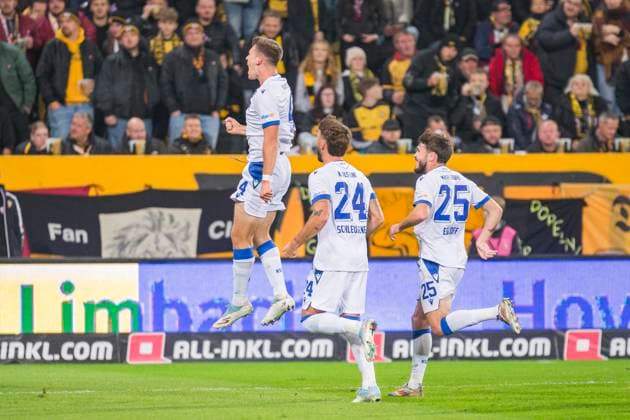 04.10.2025, xomx, Fussball 2.Bundesliga, Dynamo Dresden - Karlsruher SC v.l. jubelt, Torjubel, Tor, Goal, Jubel, Freude, freuen zum 1:1. Nicolai Rapp (Karlsruher SC) (DFL DFB REGULATIONS PROHIBIT ANY USE OF PHOTOGRAPHS as IMAGE SEQUENCES and or QUASI-VIDEO) Dresden