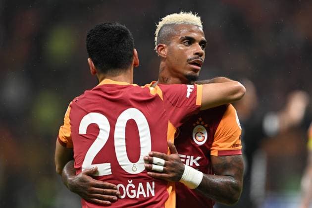 Galatasaray v Besiktas - Turkish Super Lig ISTANBUL, TURKIYE - OCTOBER 04: Ilkay Gundogan (20) of Galatasaray celebrates with Mario Lemina (R) after scoring a goal during Turkish Super Lig match between Galatasaray and Besiktas at RAMS Park in Istanbul, Turkiye on October 04, 2025. Ahmet Okatali Anadolu Istanbul Turkey. Editorial use only. Please get in touch for any other usage.  Copyright: x2025xAnadoluxAhmetxOkatalix