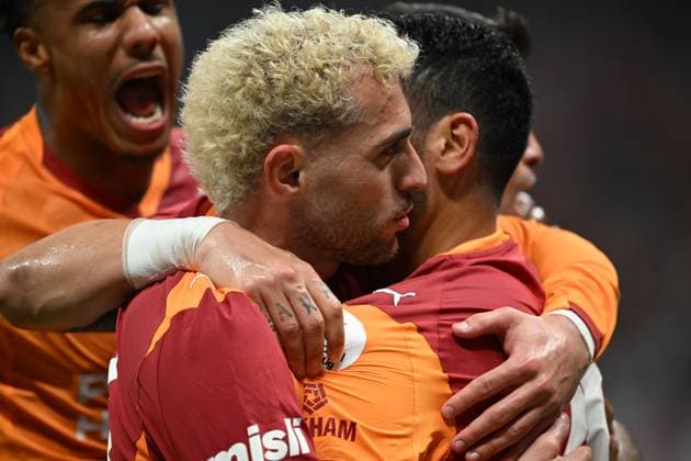 Galatasaray v Besiktas - Turkish Super Lig ISTANBUL, TURKIYE - OCTOBER 04: Ilkay Gundogan (20) of Galatasaray celebrates with Baris Alper Yilmaz (L) after scoring a goal during Turkish Super Lig match between Galatasaray and Besiktas at RAMS Park in Istanbul, Turkiye on October 04, 2025. Ahmet Okatali Anadolu Istanbul Turkey. Editorial use only. Please get in touch for any other usage.  Copyright: x2025xAnadoluxAhmetxOkatalix