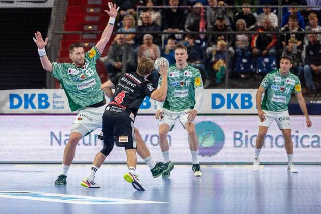Andri Mar Runarsson (HC Erlangen, 04), Mijajlo Marsenic (Füchse Berlin, 93) Lasse Bredekjaer Andersson (Füchse Berlin, 11) HC Erlangen vs. Fuechse Berlin, Handball, 1. Handball Bundesliga, Saison 2025 2026, 7. Spieltag, 04.10.2025 HC Erlangen vs. Fuechse Berlin, Handball, 1. Handball Bundesliga, Saison 2025 2026, 7. Spieltag, 04.10.2025 Nuernberg Copyright: xEibner-Pressefoto ArdanxFuessmanx EP_AFN