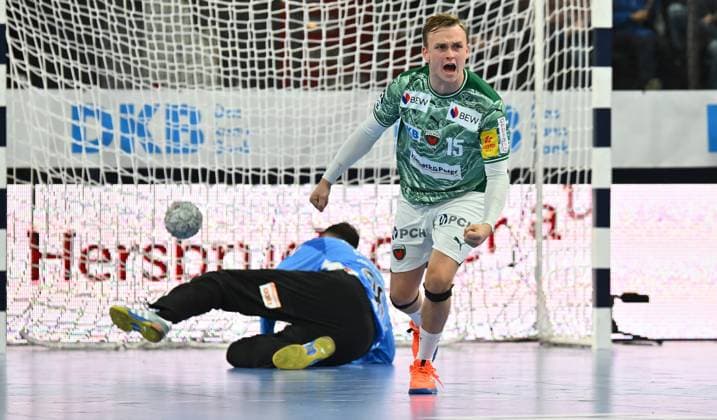 04.10.2025 - Handball - 1. Bundesliga DAIKIN HBL - Saison 2025 2026 - 07. Spieltag: HC Erlangen Metropolregion Nürnberg HCE - Füchse Berlin - - xwoxzix - Tobias Schjolberg Grondahl (15, Füchse Berlin ) ballt Faust Fäuste - Torjubel Jubel Freude