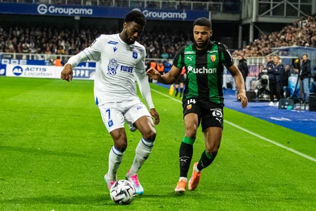 FOOTBALL : AJ Auxerre vs RC Lens - Ligue 1 - JournÃ e 7 - 04 10 2025 JosuÃ Casimir (AJ Auxerre) Matthieu Udol (RC Lens) AuxerreFrance  Copyright: xBaptistexAutissierx